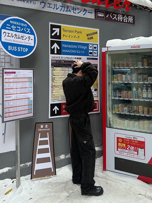 プラダ トライアングルロゴ・デニムパンツ