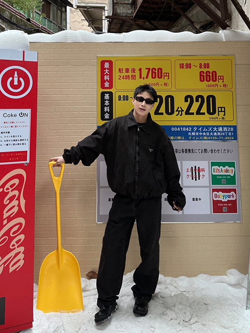 プラダ トライアングルロゴ・デニムパンツ