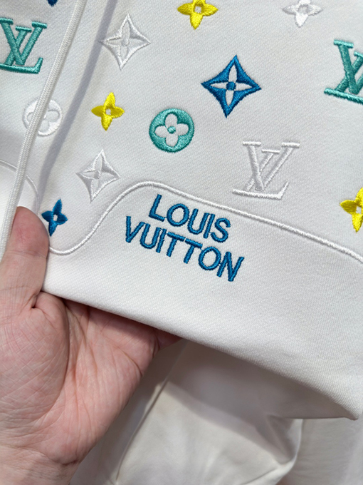 ルイヴィトンフード付きスウェットスーパーコピー カラフルなハーフボディ・総柄ロゴ刺繍 ウォッシュフーディー