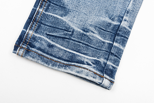 アミリ ハイエンド・重厚な刺繍&ストレッチのデニムパンツ