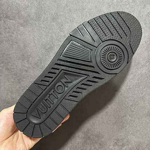 ルイヴィトン LV Trainer 新モデルクラシックな高級スポーツシューズシリーズ