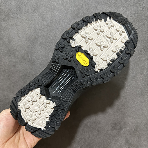 モンクレールスーパーコピー ロゴ入りレースアップメッシュローカットアスレチックカジュアルシューズ