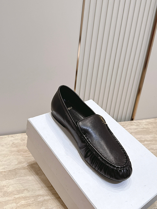 サンローランスーパーコピー 初秋レトロプリーツローファー