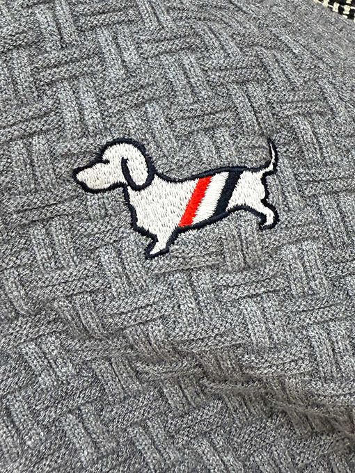 トムブラウンニットカーディガンスーパーコピー レディース 子犬の刺繍ロゴ入りカラーブロックニットカーディガン