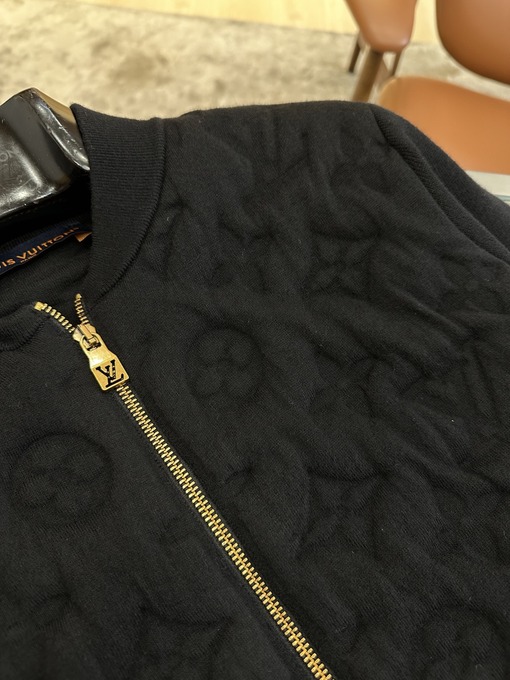 ルイヴィトン 全面にエンボスベースボールカラージャケット