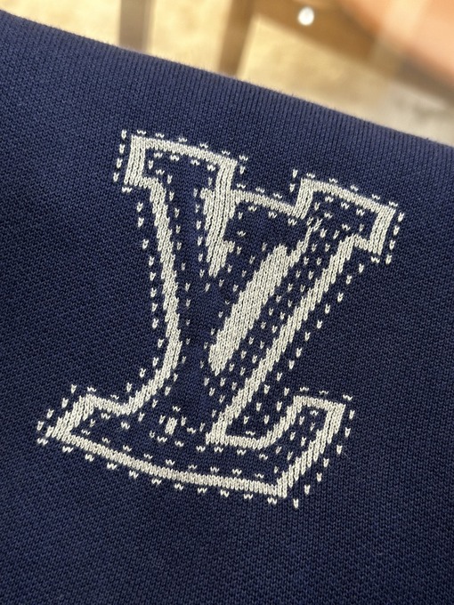 ルイヴィトンコピー トップステッチ刺繍入りジップアップフード付きジャケット