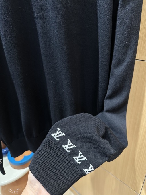 ルイヴィトン 刺繍ロゴ入りコットンクルーネックセーター