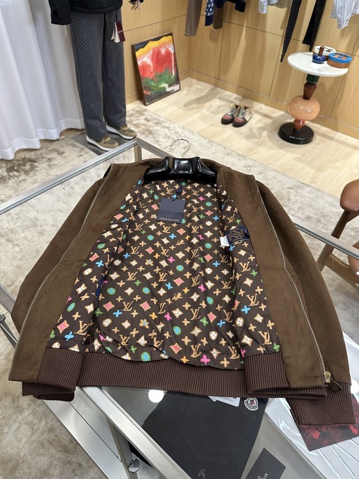 ルイヴィトン ロゴ入りラペルジップアップスエードジャケット
