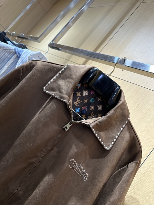ルイヴィトン ロゴ入りラペルジップアップスエードジャケット