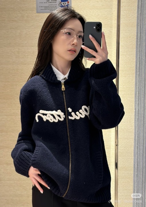 ルイヴィトン 刺繍入りレターカラーのジップアップカーディガンセーター