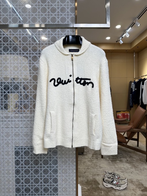 ルイヴィトン 刺繍入りレターカラーのジップアップカーディガンセーター