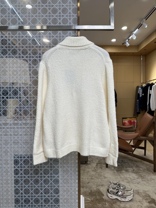 ルイヴィトン 刺繍入りレターカラーのジップアップカーディガンセーター
