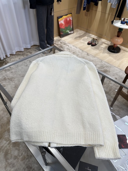 ルイヴィトン 刺繍入りレターカラーのジップアップカーディガンセーター