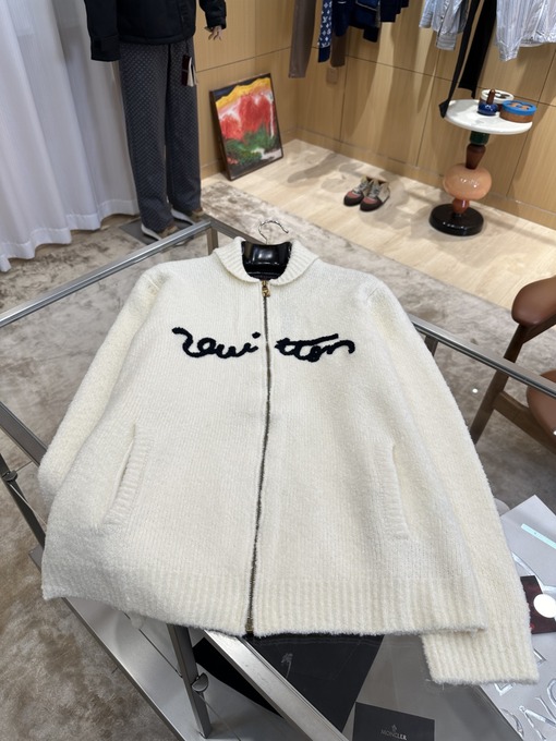 ルイヴィトン 刺繍入りレターカラーのジップアップカーディガンセーター