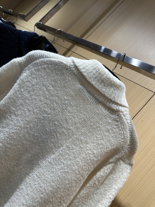 ルイヴィトン 刺繍入りレターカラーのジップアップカーディガンセーター