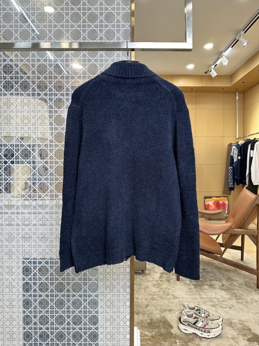 ルイヴィトン 刺繍入りレターカラーのジップアップカーディガンセーター