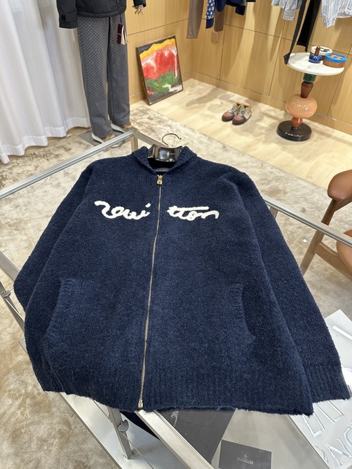 ルイヴィトン 刺繍入りレターカラーのジップアップカーディガンセーター