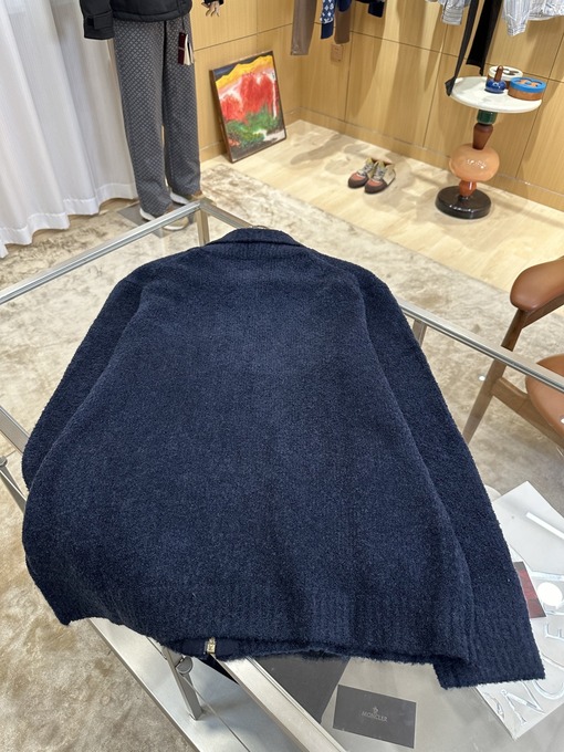 ルイヴィトン 刺繍入りレターカラーのジップアップカーディガンセーター