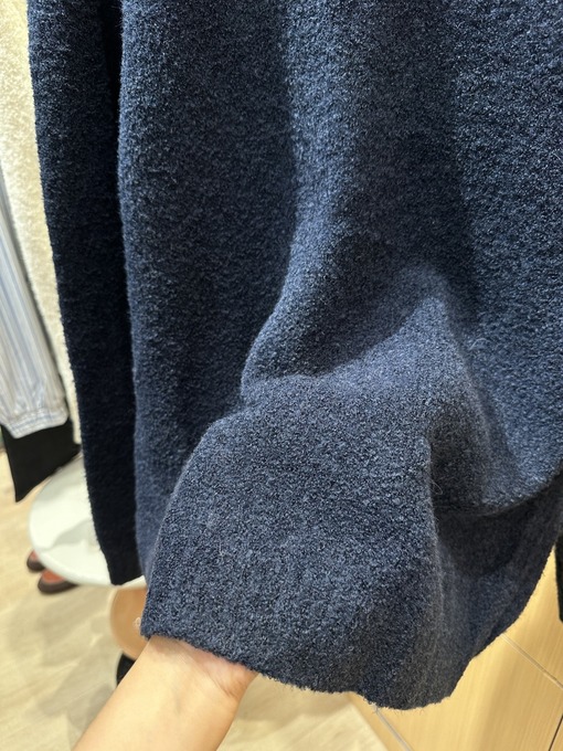ルイヴィトン 刺繍入りレターカラーのジップアップカーディガンセーター