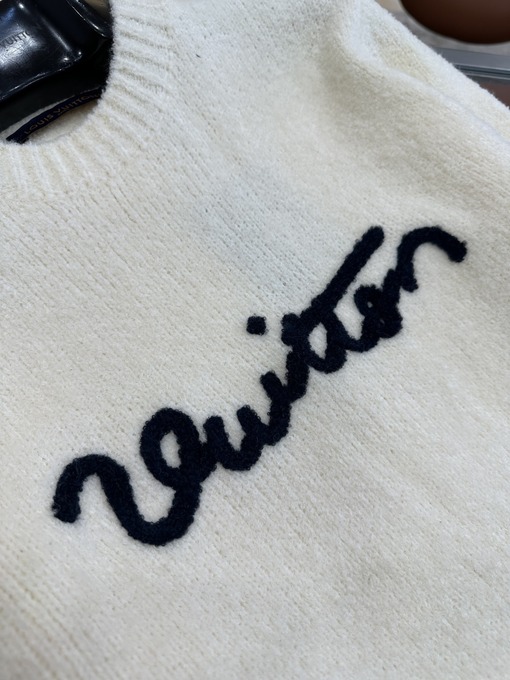 ルイヴィトンクルーネックのウールセータースーパーコピー 刺繍文字入りクルーネックウールセーター