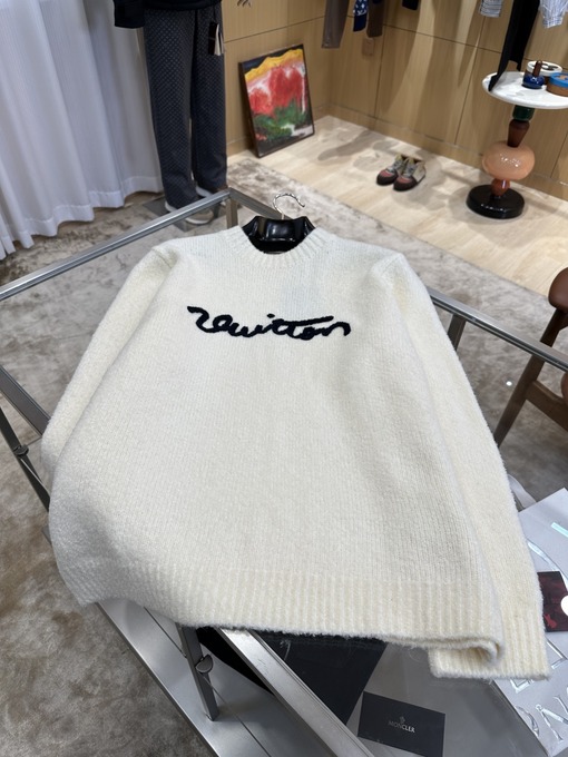ルイヴィトンクルーネックのウールセータースーパーコピー 刺繍文字入りクルーネックウールセーター