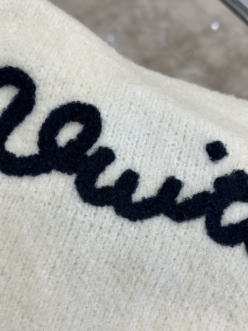 ルイヴィトンクルーネックのウールセータースーパーコピー 刺繍文字入りクルーネックウールセーター