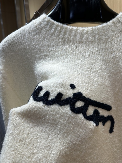 ルイヴィトンクルーネックのウールセータースーパーコピー 刺繍文字入りクルーネックウールセーター