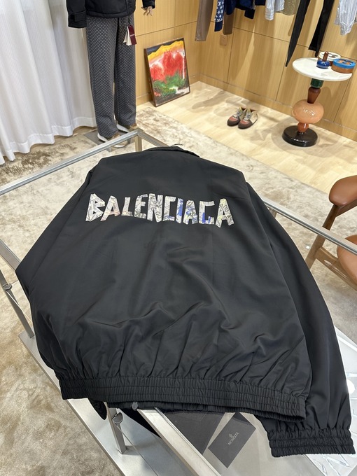 バレンシアガコピー 刺繍ロゴ入りスタンドカラーのグラフィティプリントジャケット