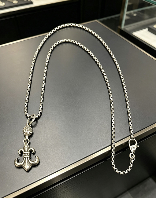 クロムハーツ クラシックアイリスペンダントネックレス