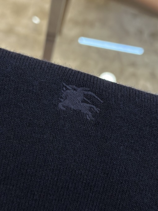 バーバリーコピー 刺繍入りフード付きニットカーディガン