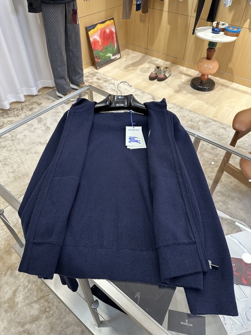 バーバリーコピー 刺繍入りフード付きニットカーディガン