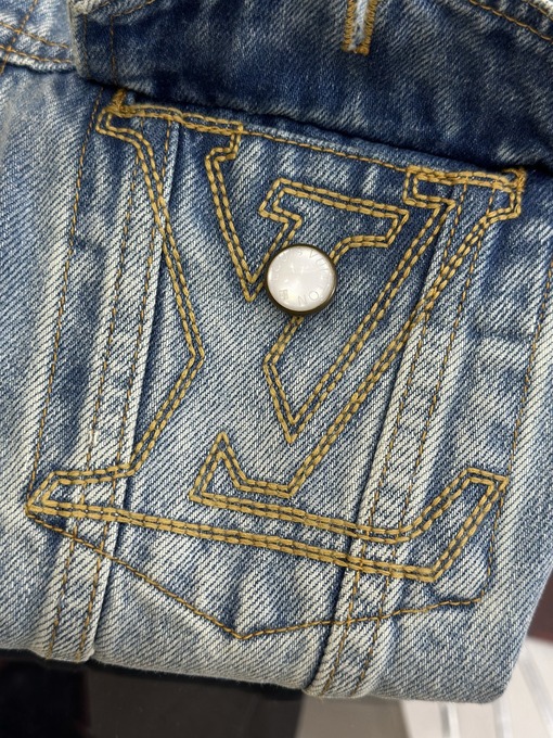 ルイヴィトンスーパーコピー 襟にステッチ刺繍クラシックなデニムジャケット