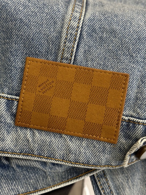 ルイヴィトンスーパーコピー 襟にステッチ刺繍クラシックなデニムジャケット