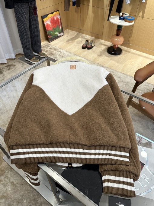 ルイヴィトン カラーブロックのウール襟付き中綿入りジャケット