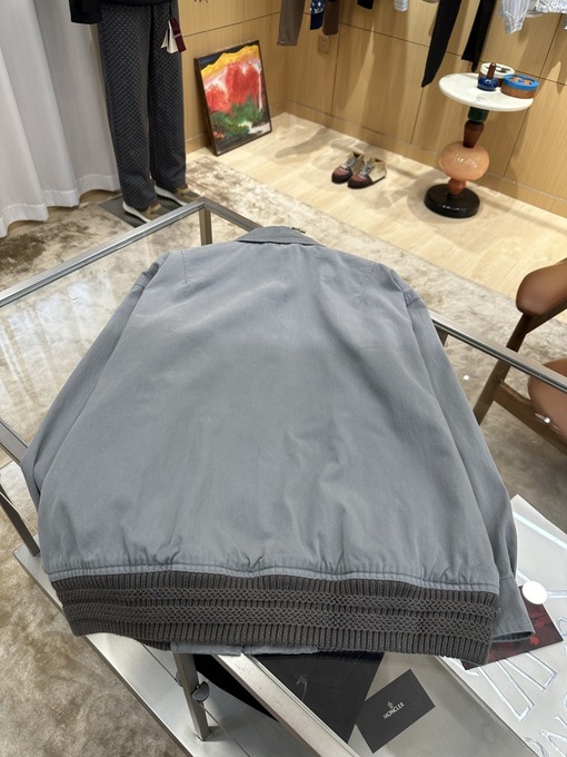 ミュウミュウ ロゴ入りラペルジッパーカラーブロックダメージのジャケット