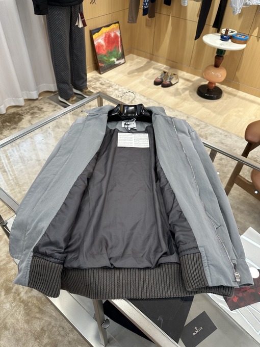 ミュウミュウ ロゴ入りラペルジッパーカラーブロックダメージのジャケット