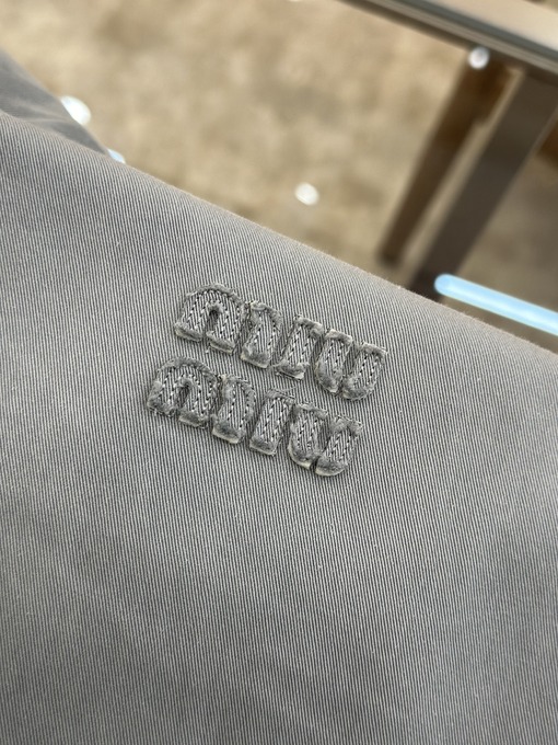 ミュウミュウ ロゴ入りラペルジッパーカラーブロックダメージのジャケット