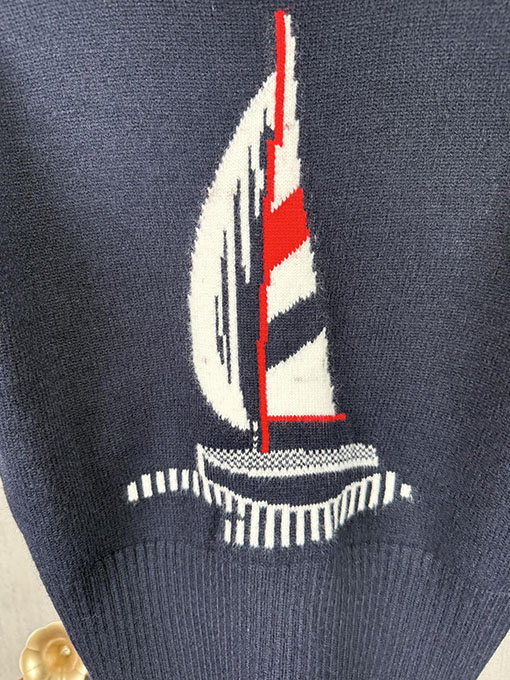 トムブラウン ヨットの刺繍入りVネックニットセーター