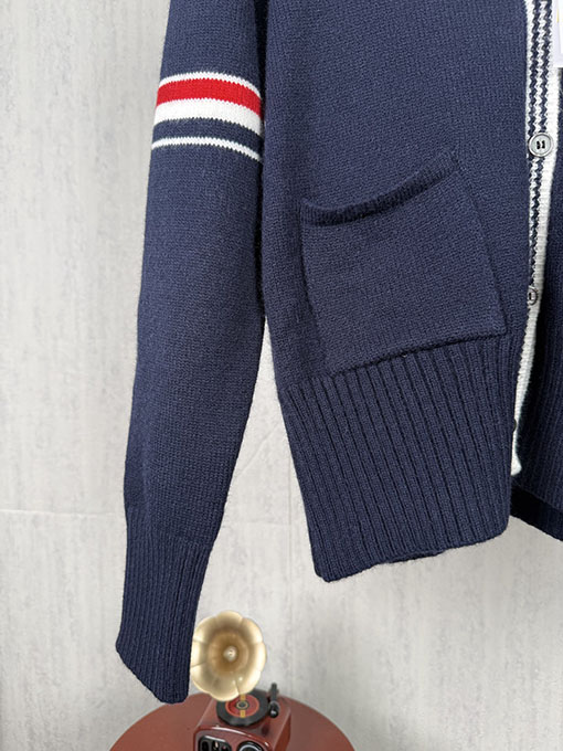 トムブラウン ヨットの刺繍入りVネックニットセーター