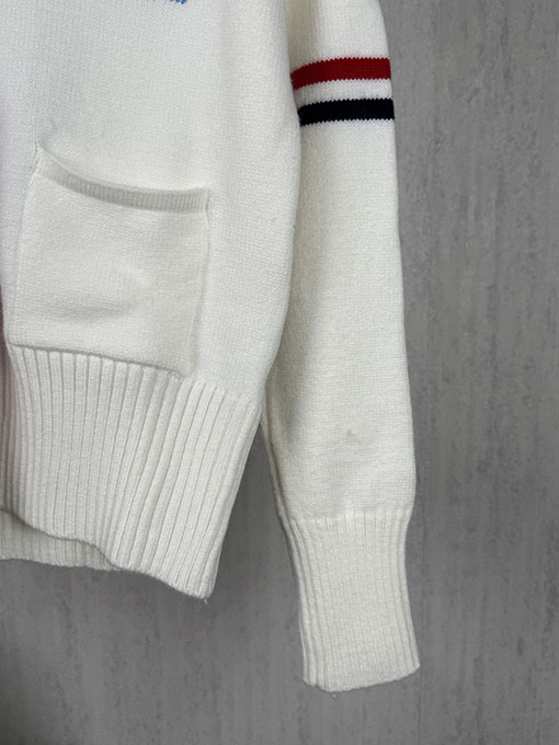 トムブラウン ヨットの刺繍入りVネックニットセーター