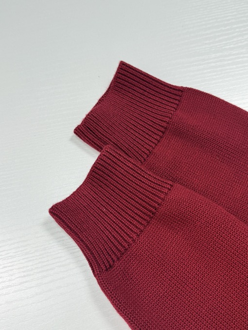 グッチコピー 小さめの刺繍入りVネックニットカーディガン