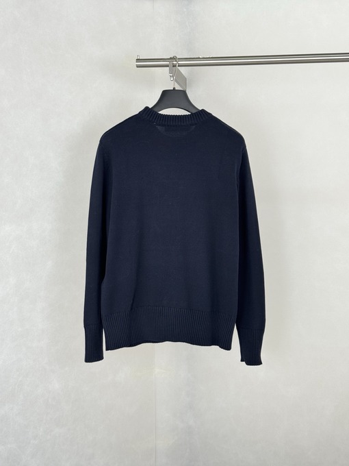 ルイヴィトン シールドバッジ刺繍入りクルーネックニットセーター