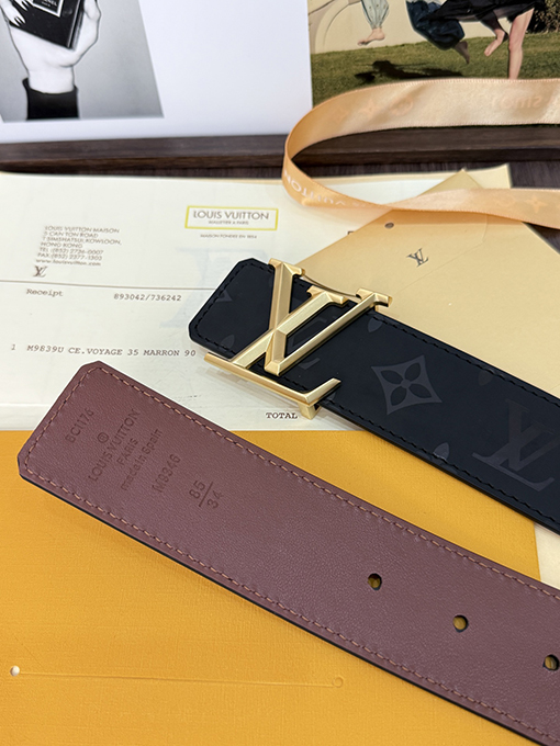 ルイヴィトンスーパーコピー オールブラックのエンボスマットブラックバックルレザーベルト