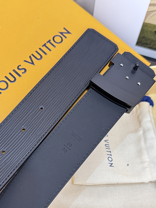 ルイヴィトン 新モデルオールブラックのエンボスマットブラックバックルレザーベルト