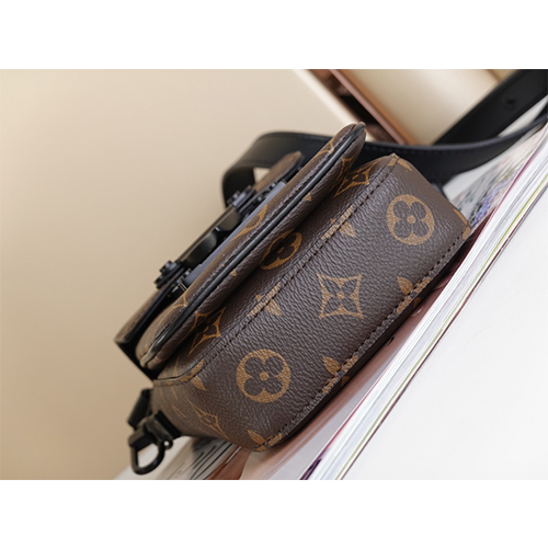 ルイヴィトンスーパーコピー ショルダー バックM81522 S-Lock Vertical Wearable