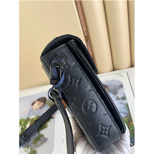 ルイヴィトンスーパーコピー メンズクロスボディバッグ、小さくて実用的なバッグ S-Lock Vertical Wearable