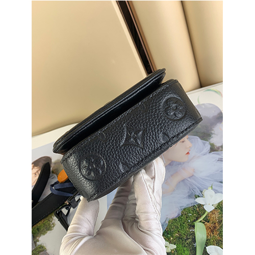 ルイヴィトンスーパーコピー メンズクロスボディバッグ、小さくて実用的なバッグ S-Lock Vertical Wearable