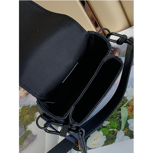 ルイヴィトンスーパーコピー メンズクロスボディバッグ、小さくて実用的なバッグ S-Lock Vertical Wearable