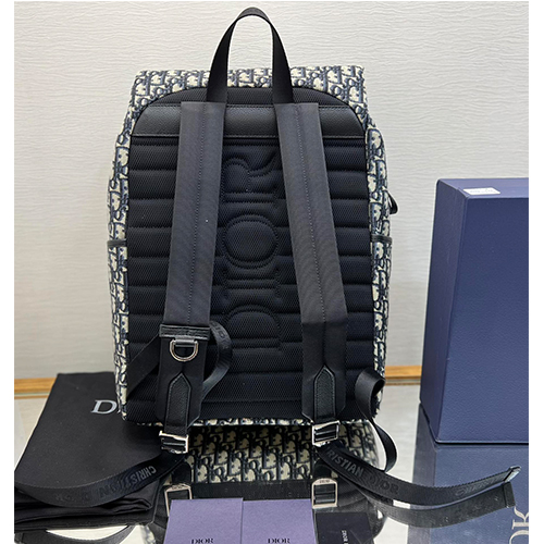 ディオールスーパーコピー 人気 リュックサック 高品質