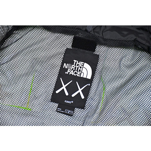 ノースフェイススーパーコピー ×  KAWS  コラボ    メンズファッション ジャケットアウター